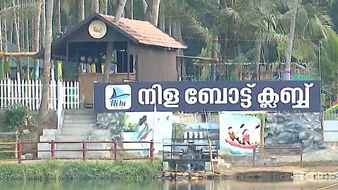 IMPACT | ചെറുതുരുത്തിയിലെ നിള ബോട്ട് ക്ലബ്ബിന്റെ അനധികൃത പ്രവർത്തനം: സ്റ്റോപ്പ് മെമ്മോ നൽകി വള്ളത്തോൾ നഗർ പഞ്ചായത്ത്