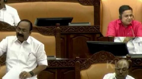 പരസ്പരം കൊമ്പുകോർത്ത് സ്പീക്കറും പ്രതിപക്ഷ നേതാവും, സർക്കാരിനെ കടന്നാക്രമിച്ച് രാഹുൽ; ആശാവർക്കർമാരുടെ സമരത്തിൽ തല്ലിപ്പിരിഞ്ഞ് നിയമസഭ