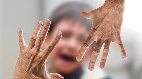 ജോമട്രി ബോക്സ് കാണാനില്ല; കളമശേരിയിൽ 11 വയസ്സുകാരന്റെ കൈ അച്ഛൻ തല്ലിയൊടിച്ചു