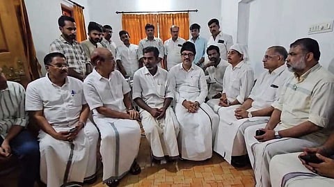 "വലുതായിട്ട് ലാത്തി എടുക്കുന്നതിലും നല്ലത് ചെറുപ്പത്തിൽ വടിയെടുക്കുന്നത്, പ്രതികൾക്ക് മാതൃകാപരമായ ശിക്ഷ നൽകണം"; ഷഹബാസിൻ്റെ കുടുംബത്തെ സന്ദർശിച്ച് പാണക്കാട് തങ്ങൾ