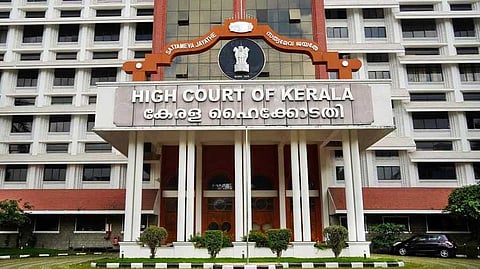 വനിതാ അഭിഭാഷകയെ അപമാനിച്ചെന്ന് ആക്ഷേപം; ഹൈക്കോടതി ജസ്റ്റിസിനെതിരെ അഭിഭാഷകരുടെ പ്രതിഷേധം