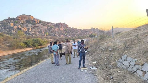 ഹംപി കൂട്ടബലാത്സംഗം: പ്രതികൾ കനാലിലേക്ക് തള്ളിയിട്ട സഞ്ചാരികളിൽ ഒരാൾ മരിച്ചു