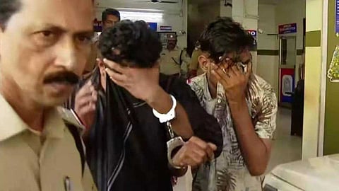 പത്തനംതിട്ട കൂട്ട ബലാത്സംഗം: രണ്ടാം പ്രതിയുടെ അമ്മയില് നിന്ന് ഒന്നാം പ്രതിയുടെ സഹോദരന് തട്ടിയെടുത്തത് ലക്ഷങ്ങള്