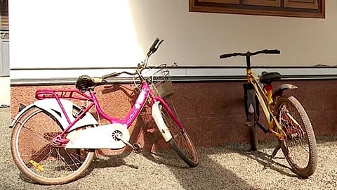 മോഷണം സൈക്കിൾ മാത്രം, ഒരു വീട്ടിൽ നിന്നെടുക്കുന്നത് മറ്റൊരു വീട്ടിൽ വെക്കും;
'സൈക്ലിക്ക് മോഷണ'ത്തിൽ വട്ടം ചുറ്റി കണ്ണൂർ കണ്ണാടിപ്പറമ്പുകാർ