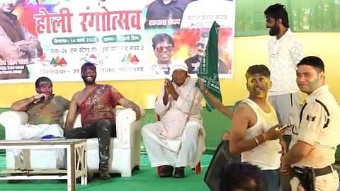 'ഡാന്സ് ചെയ്യൂ, ഇല്ലെങ്കില് ഞാന് സസ്പെന്ഡ് ചെയ്യും'; ഹോളി ആഘോഷത്തിനിടെ പൊലീസുകാരനോട് ആര്ജെഡി നേതാവ്