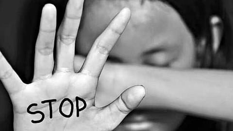 ഉറങ്ങിക്കിടന്ന രണ്ടു വയസ്സുകാരിയെ ലൈംഗികമായി പീഡിപ്പിച്ച് വാട്ടർ ടാങ്കിൽ ഉപേക്ഷിച്ചു; പിതാവ് അറസ്റ്റിൽ