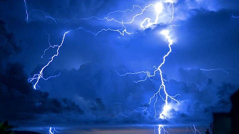 സംസ്ഥാനത്ത് വിവിധ ഇടങ്ങളില് ഇടിമിന്നല് അപകടം; ജാഗ്രതാ മുന്നറിയിപ്പ്