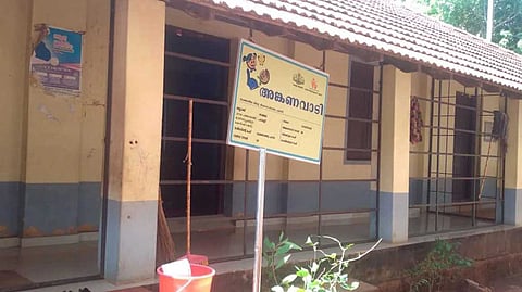 അങ്കണവാടി എംപ്ലോയിസ് ഫെഡറേഷൻ സമരം: സമരത്തിലുള്ള ജീവനക്കാർക്ക് ഓണറേറിയം അനുവദിക്കേണ്ടെന്ന് സർക്കാർ നിർദേശം