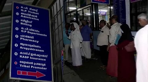 പാലക്കാട് ജില്ലാ ആശുപത്രിയിലെ കാര്ഡിയോളജി ഡോക്ടര്മാരുടെ ഒഴിവ്: നിലവിലെ ഡോക്ടര്ക്ക് അമിത ജോലിഭാരം നല്കി പ്രശ്നം പരിഹരിക്കാന് ശ്രമം