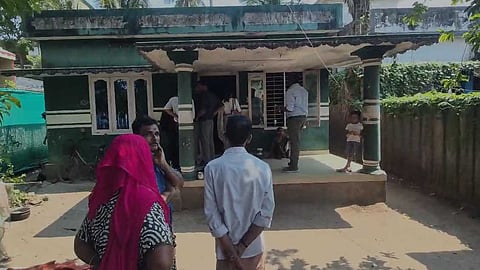 ആലപ്പുഴയില് ജപ്തി നടപടി; രോഗികളായ വൃദ്ധദമ്പതികളെ വീട്ടില് നിന്ന് ഇറക്കിവിടാന് ശ്രമം