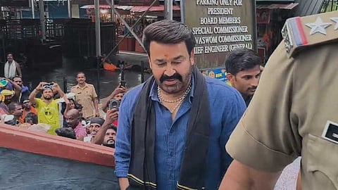 VIDEO| എമ്പുരാൻ റിലീസിന് മുന്നോടിയായി മോഹൻലാൽ ശബരിമലയിൽ; പമ്പയിൽ കെട്ടു നിറച്ച് മലകയറ്റം, മമ്മൂട്ടിയുടെ പേരിൽ വഴിപാട്