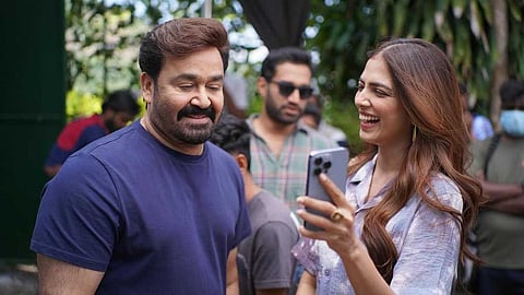 മോഹന്ലാല് സാറില് നിന്നും ഒരുപാട് കാര്യങ്ങള് പഠിച്ചു; ഹൃദയപൂര്വ്വം ആദ്യ ഷെഡ്യൂള് പൂര്ത്തിയാക്കി മാളവിക