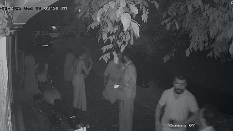 തൃശൂരിൽ അച്ഛനെയും മകനേയും വെട്ടിപ്പരിക്കേൽപ്പിച്ചു; പ്രതികൾ പൊലീസിൻ്റെ ഗുണ്ടാ ലിസ്റ്റിൽ പെട്ടവർ