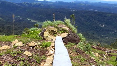 നാല് പട്ടയങ്ങൾ റദ്ദാക്കി, തണ്ടപ്പേരുകളും റദ്ദ് ചെയ്യും; ചൊക്രമുടിയിലെ കയ്യേറ്റ ഭൂമി തിരികെ പിടിക്കാനുള്ള നടപടികളുമായി റവന്യൂ വകുപ്പ്