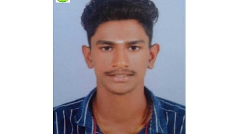 ആലപ്പുഴയിൽ 20 കാരന്റെ മൃതദേഹം ആരെയും അറിയിക്കാതെ സംസ്കരിക്കാൻ ശ്രമിച്ച് കുടുംബം; തടഞ്ഞ് പൊലീസ്