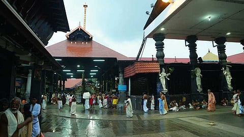 "ഹിന്ദുക്കൾക്ക് തുളസിത്തറ പുണ്യസ്ഥലം"; തുളസിത്തറയെ അവഹേളിച്ച ഹോട്ടല് ഉടമയ്ക്കെതിരെ കേസെടുക്കാത്തതില് ഹൈക്കോടതി വിമർശനം