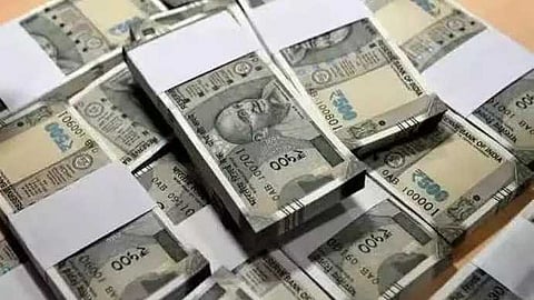 കോഴിക്കോട് പൂവാട്ടുപറമ്പിൽ നിർത്തിയിട്ട കാറിൽ നിന്ന് 40 ലക്ഷം രൂപ കവർന്നു; പണം സൂക്ഷിച്ചത് ചാക്കിലെന്ന് പരാതിക്കാരൻ