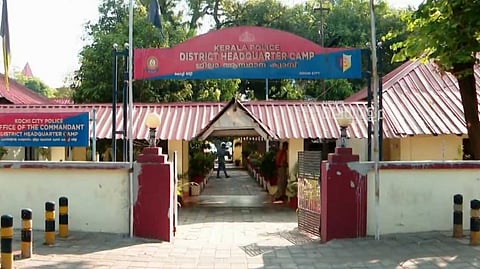 എറണാകുളം എആർ ക്യാംപിൽ വെടിയുണ്ട ചട്ടിയിലിട്ട് വറുത്ത് പൊട്ടിത്തെറിച്ച സംഭവം: ഉദ്യോഗസ്ഥർക്കെതിരെ നടപടിക്ക് സാധ്യത