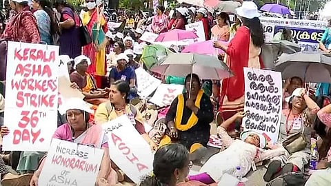 സമരം ശക്തമാക്കാൻ ആശാ വർക്കർമാർ; കൂട്ട ഉപവാസം ഇന്ന് മുതൽ