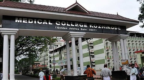 പേരാമ്പ്രയിലെ ആസിഡ് ആക്രമണം: പ്രതിക്ക് വൈരാഗ്യമുണ്ടായിരുന്നു; പരാതി നൽകിയിട്ടും പൊലീസ് ഇടപ്പെട്ടില്ലെന്ന് യുവതിയുടെ അമ്മ