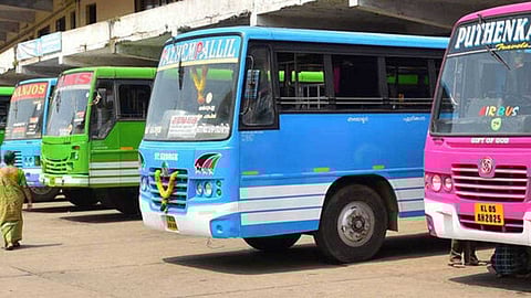 കൊച്ചിയിലെ സ്വകാര്യ ബസുകള്ക്കെതിരെ മൂന്ന് മാസത്തിനിടെ 5618 പെറ്റി കേസുകള്; ഡ്രൈവര്മാര്ക്കെതിരെ 167 കേസുകള്