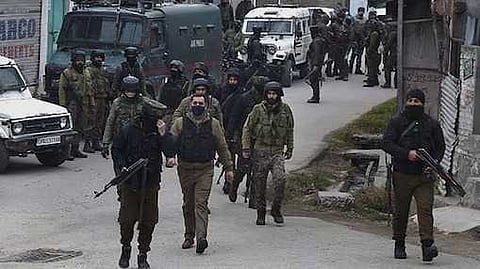 ജമ്മു കശ്മീരിൽ ഭീകരരുമായുള്ള ഏറ്റുമുട്ടൽ; നാല് സുരക്ഷാ ഉദ്യോഗസ്ഥർക്ക് വീരമൃത്യു