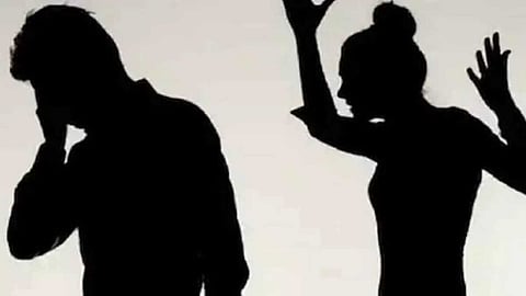 പെരുമ്പാവൂരില് ഭര്ത്താവിൻ്റെ ജനനേന്ദ്രിയം പൊള്ളിച്ച സംഭവം; ഭാര്യയ്ക്കെതിരെ കേസ്