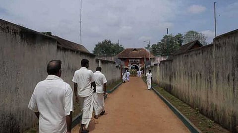 സംസ്ഥാനത്തെ ജയിലുകള് നിറഞ്ഞു; പരമാവധി ശേഷിയേക്കാള് 2699 തടവുകാര് അധികമെന്ന് കണക്ക്