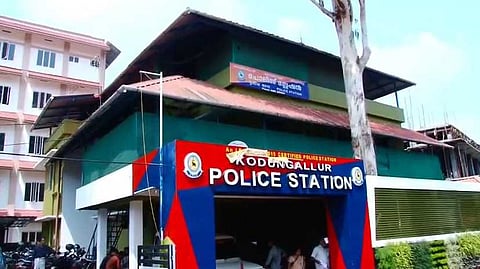 കൊടുങ്ങല്ലൂരിൽ SSLC പരീക്ഷയുടെ അവസാനദിനം വിദ്യാർഥികൾക്ക് മദ്യം വാങ്ങി നൽകിയ സംഭവം; രണ്ട് പേർ അറസ്റ്റിൽ