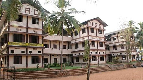 കോഴിക്കോട് പ്ലസ് വൺ ഇംപ്രൂവ്മെൻ്റ് പരീക്ഷയിൽ ആൾമാറാട്ടം; പരീക്ഷയ്ക്കെത്തിയ ബിരുദ വിദ്യാർഥി പിടിയിൽ