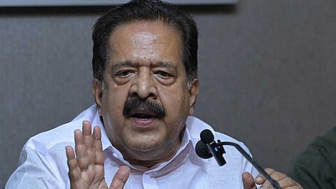 ഭയപ്പെടുത്തിയും ആക്രമിച്ചും ആവിഷ്കാര സ്വാതന്ത്ര്യത്തിന് തടയിടാന് സംഘ് പരിവാര് ശക്തികള് ശ്രമിക്കരുത്: രമേശ് ചെന്നിത്തല