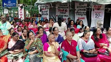 പിന്മാറാതെ ആശമാർ; നിരാഹാര സമരം പതിമൂന്നാം ദിവസത്തിലേക്ക്