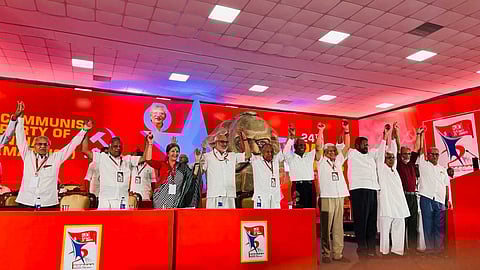 'കേന്ദ്ര കമ്മിറ്റി പരാജയം'; കേരള സർക്കാരിന്റെ നേട്ടങ്ങൾ ഉത്തരേന്ത്യയിൽ പ്രചരിപ്പിക്കാന് കഴിയുന്നില്ലെന്ന് CPIM പാർട്ടി കോണ്ഗ്രസില് വിമർശനം