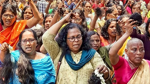 മൂന്നാംഘട്ട ചര്ച്ചയും പരാജയമായതോടെ സമരം ശക്തമാക്കാന് ആശമാര്; 'തുടര് ചര്ച്ചയ്ക്ക് മന്ത്രി തന്നെ വിളിക്കണം'