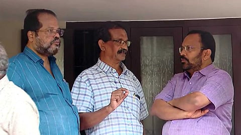 ജബല്പൂരിലെ വൈദികര്ക്കെതിരായ ആക്രമണം: സർക്കാരിൻ്റെ പൂർണ പിന്തുണ, ഫാദർ ഡേവിസ് ജോർജിൻ്റെ വസതി സന്ദർശിച്ച് മന്ത്രി