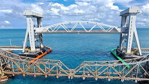 ഇന്ത്യയുടെ എഞ്ചിനീയറിങ് വിസ്മയം: പുതിയ പാമ്പൻ പാലം പ്രധാനമന്ത്രി നാടിന് സമർപ്പിച്ചു