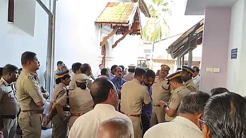 ഉദയംപേരൂർ സുന്നഹദോസ് പള്ളിയിൽ സംഘർഷം; വികാരി ജോർജ് മാണിക്യത്താലിനെ തടഞ്ഞ് സഭാ വിശ്വാസികൾ