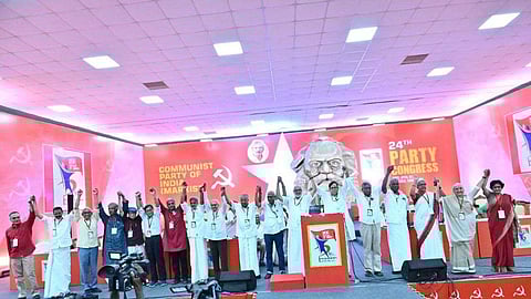 സിപിഐഎം കേന്ദ്ര കമ്മിറ്റിയിലേക്കുള്ള തെരഞ്ഞെടുപ്പിൽ ഡി.എൽ. കാരാടിന് തോൽവി; അംഗങ്ങളുടെ പട്ടിക പുറത്ത്