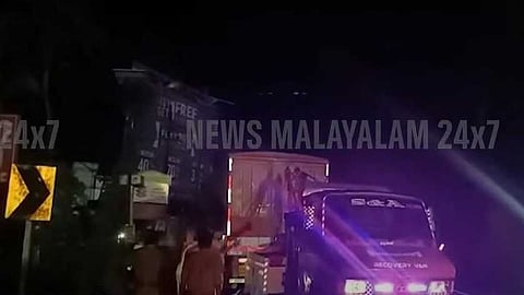 കോട്ടയം നാട്ടികയിൽ വാഹനാപകടം; രണ്ടുപേർക്ക് ദാരുണാന്ത്യം,മൂന്ന് പേർക്ക് പരിക്ക്