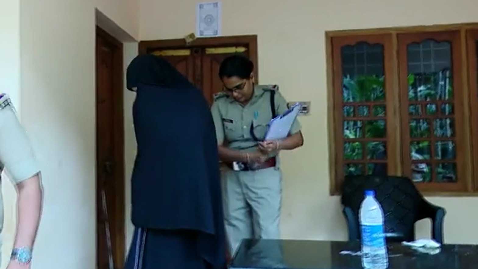 വീട്ടിലെ പ്രസവത്തിൽ യുവതി മരിച്ച സംഭവം: പ്രസവമെടുക്കാൻ സഹായിച്ച സ്ത്രീയും, മകനും അറസ്റ്റിൽ