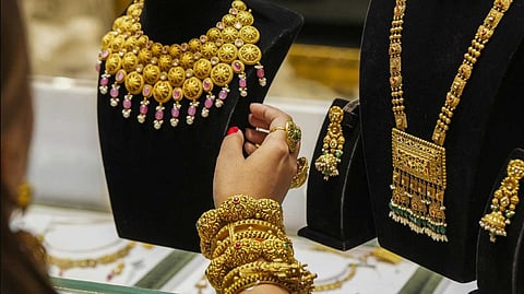 സ്വര്ണ 'തീ' വില; റെക്കോര്ഡ് ഭേദിച്ച് സ്വര്ണവില, പവന് 70,000 കടന്നു