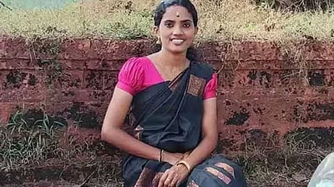 ബേഡകത്ത് കടയ്ക്കുള്ളിലിട്ട് തിന്നറൊഴിച്ച് തീകൊളുത്തിയ യുവതി മരിച്ചു