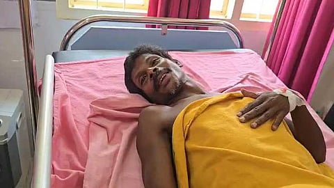 EXCLUSIVE | ആക്രമണത്തിൽ പകച്ചുപോയി, നീന്തി രക്ഷപ്പെടാൻ ശ്രമിക്കുന്നതിനിടെ
സതീശൻ്റെ കാൽ പാറയിൽ കുടുങ്ങി; കാട്ടാന ആക്രമണത്തിൻ്റെ നടുക്കം വിട്ടുമാറാതെ രവി