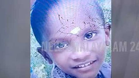 കോൺക്രീറ്റ് തൂൺ ഇളകിവീണു; കോന്നിയിൽ നാലു വയസുകാരൻ മരിച്ചു