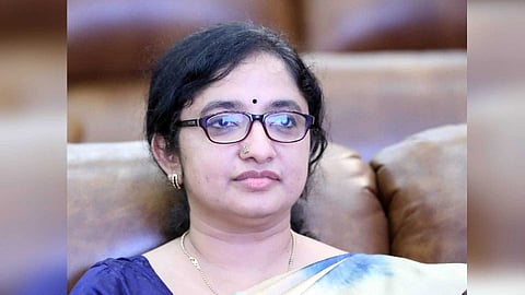 'IAS ഉദ്യോഗസ്ഥരുടെ പെരുമാറ്റ ചട്ടത്തിന് വിരുദ്ധമായി പ്രവർത്തിച്ചു'; ദിവ്യ എസ്. അയ്യർക്കെതിരെ പരാതി