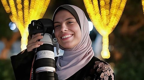 ഗാസ ദുരന്തമുഖത്തെ ലോകത്തിന് തുറന്ന് കാണിച്ചു, ഒടുവിൽ 'ആഗ്രഹിച്ച മരണം' തേടിയെത്തി; ഫോട്ടോ ജേണലിസ്റ്റ് ഹസൂന ഇസ്രയേൽ വ്യോമാക്രമണത്തിൽ കൊല്ലപ്പെട്ടു