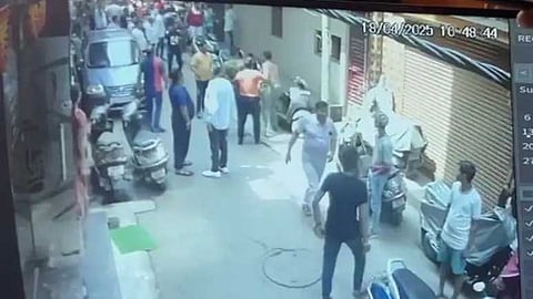 പണം ആവശ്യപ്പെട്ട് സംഘം ചേർന്ന് ആക്രമണം; ഡൽഹിയിൽ ക്രൂരമർദ്ദനത്തിനിരയായ വയോധികന് ദാരുണാന്ത്യം