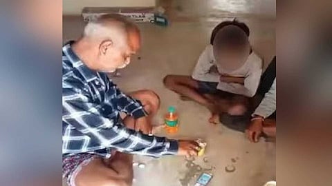 വിദ്യാര്ഥികളെ വട്ടത്തിലിരുത്തി മദ്യം നല്കി; മധ്യപ്രദേശിൽ അധ്യാപകന് സസ്പെൻഷൻ