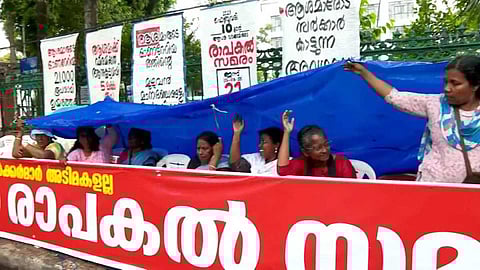 ആശാ വർക്കർമാരുടെ വിരമിക്കൽ പ്രായം 62 ആക്കിയ തീരുമാനം സർക്കാർ മരവിപ്പിച്ചു