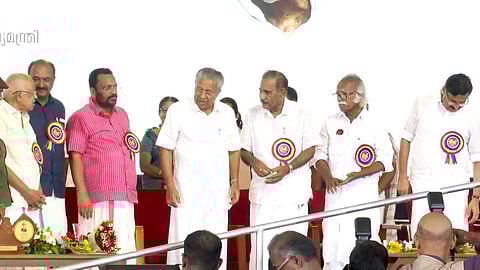 കേരളം തകരട്ടെ എന്നായിരുന്നു കേന്ദ്രത്തിന്റെ നിലപാട്, എന്നാൽ അവർക്ക് ഒന്നിനുപിറകെ ഒന്നായി അംഗീകാരങ്ങൾ തരേണ്ടതായി വന്നു: മുഖ്യമന്ത്രി